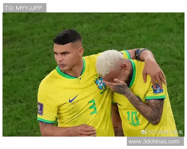 足球场上话筒传递的声音与球星背后的故事揭示